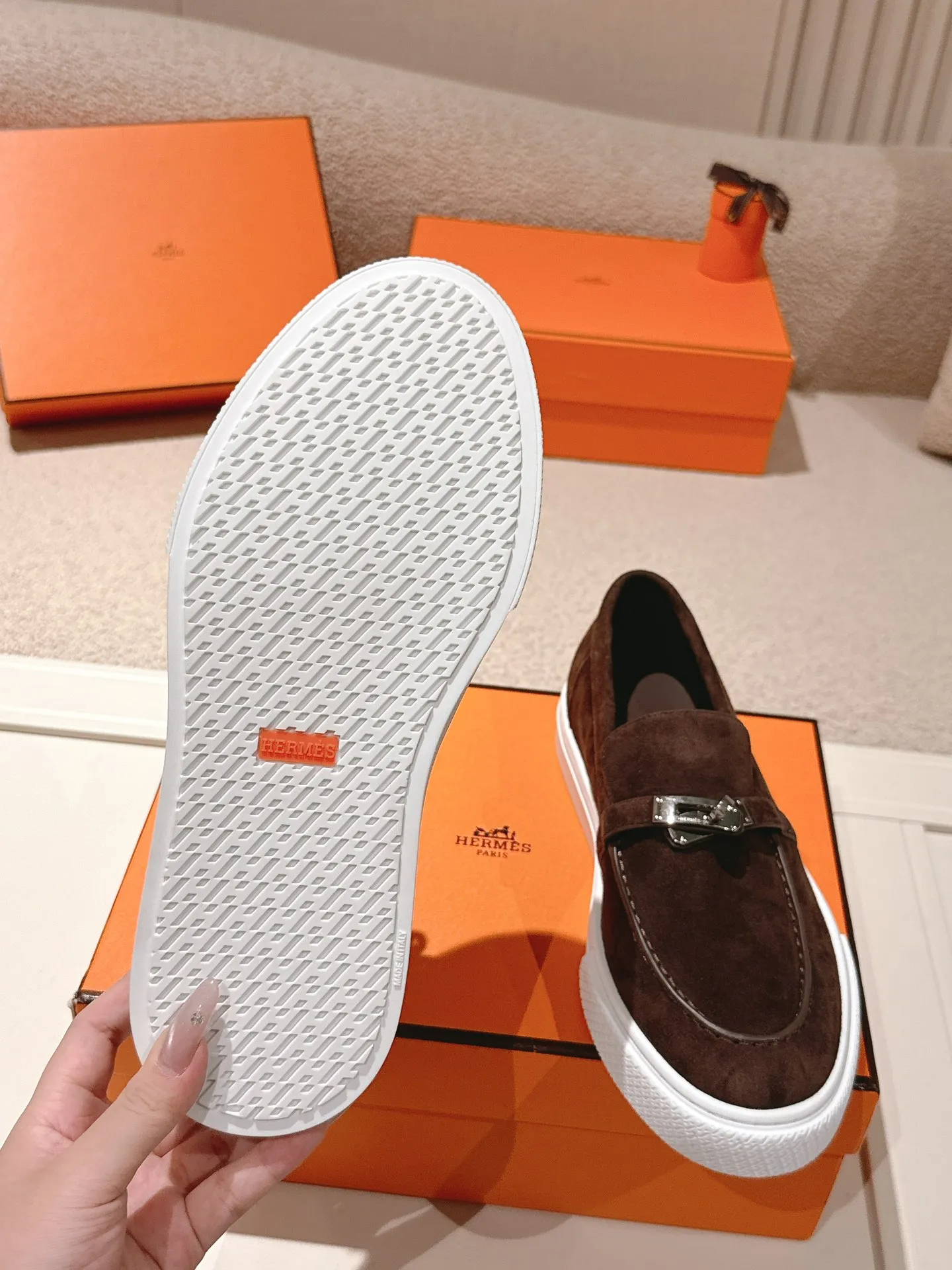 Men's shoes 💰640💰 Hermes# New Kelly buckle thick-soled loafers. Upper: cowhide/suede material. Lining: sheepskin lining. Outsole: exclusive molded outsole. Size: women's size 35-40, men's size 39-45 (female 41/male 46 customized, non-refundable)